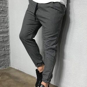 SHEIN men’s plaid jogger, size M